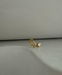 Body Wave Y QTZ Ring