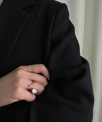 Body Wave Y QTZ Ring