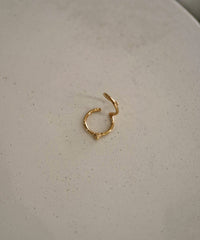 K10Symbol Z S Earcuff