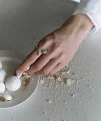 Body Wave Y QTZ Ring