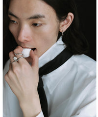 Body Wave Y QTZ Ring