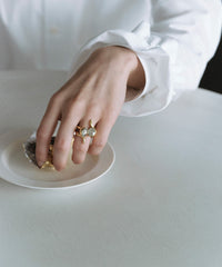 Body Wave Y QTZ Ring