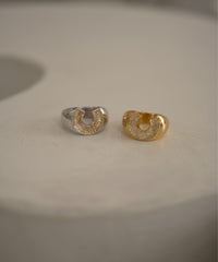 Briller Signet Horseshoe M Ring