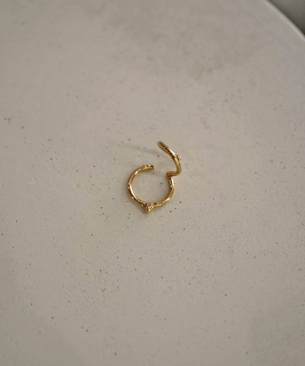 K10Symbol Z S Earcuff