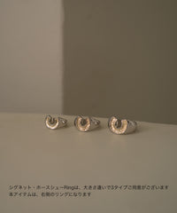 Briller Signet Horseshoe M Ring