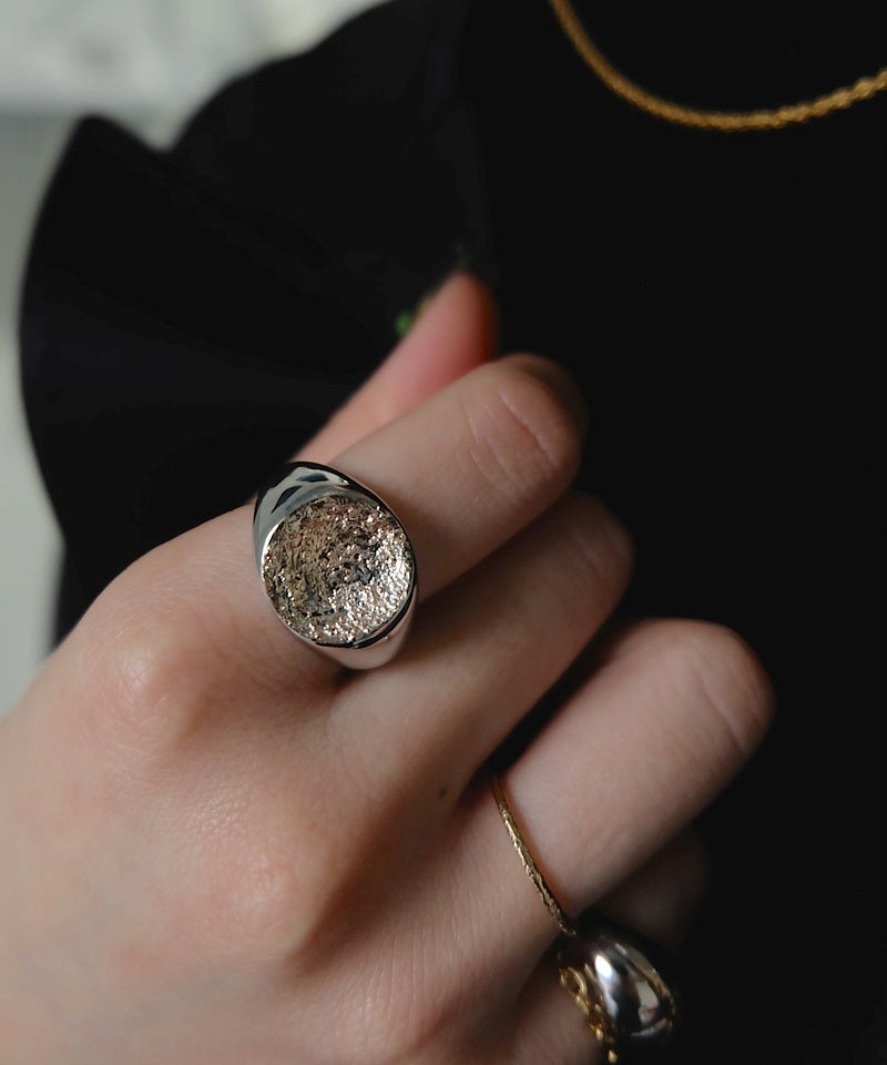 Briller Signet Round M Ring