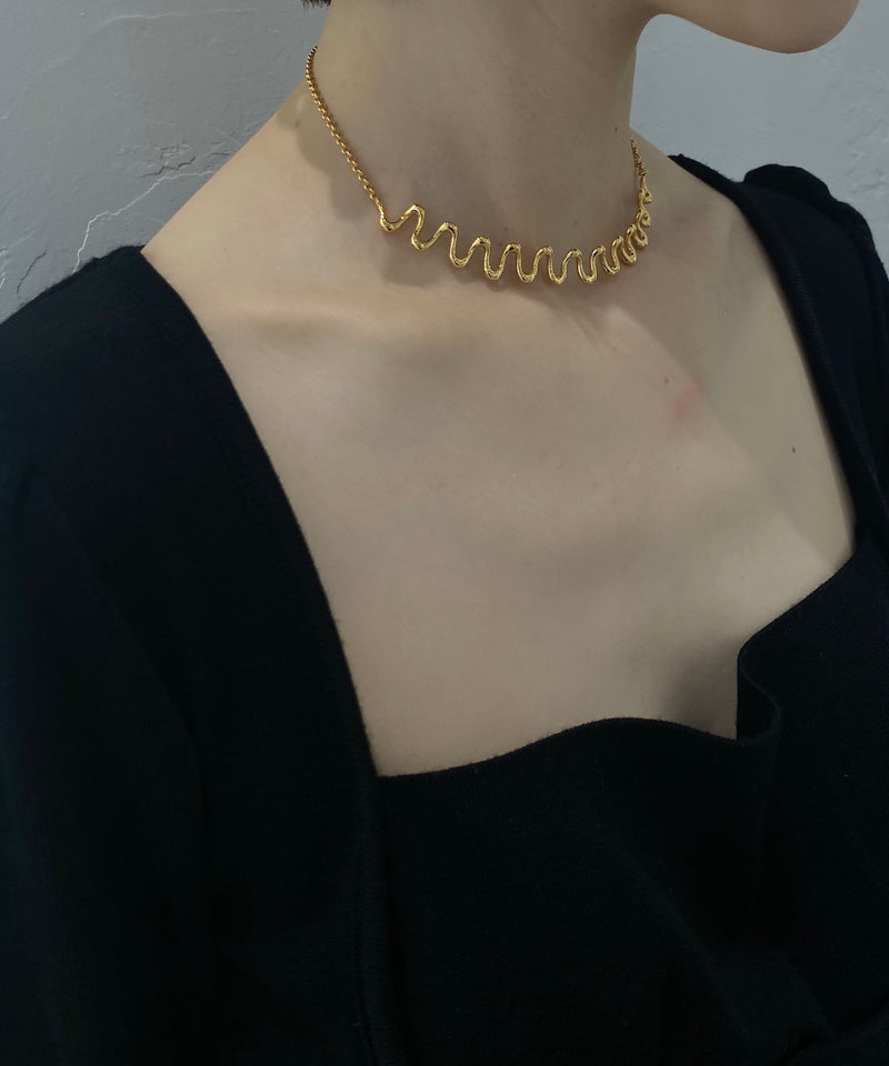 Body Wave M Necklace