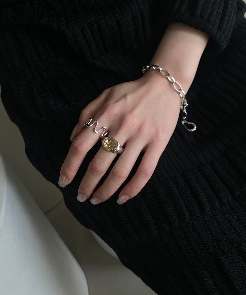 Body Wave M Ring