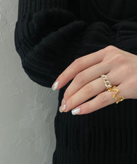 Body Wave M Ring