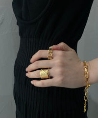 Body Wave M Ring