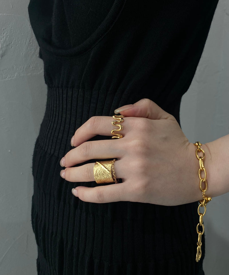 Body Wave M Ring