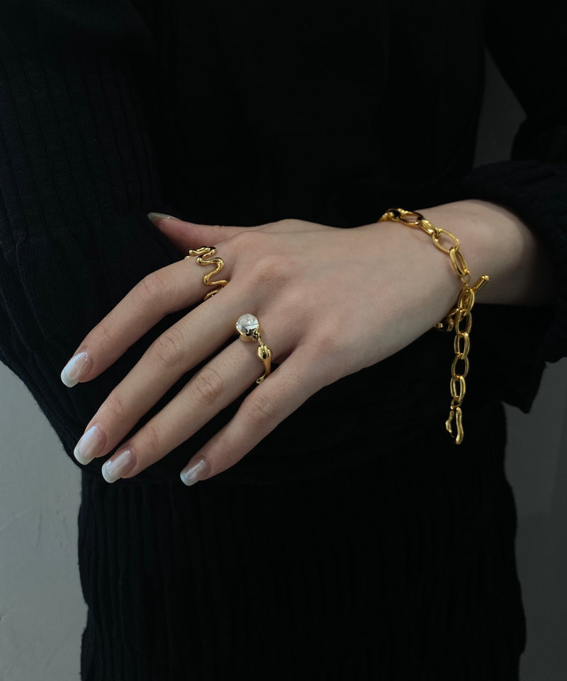 Body Wave M Ring