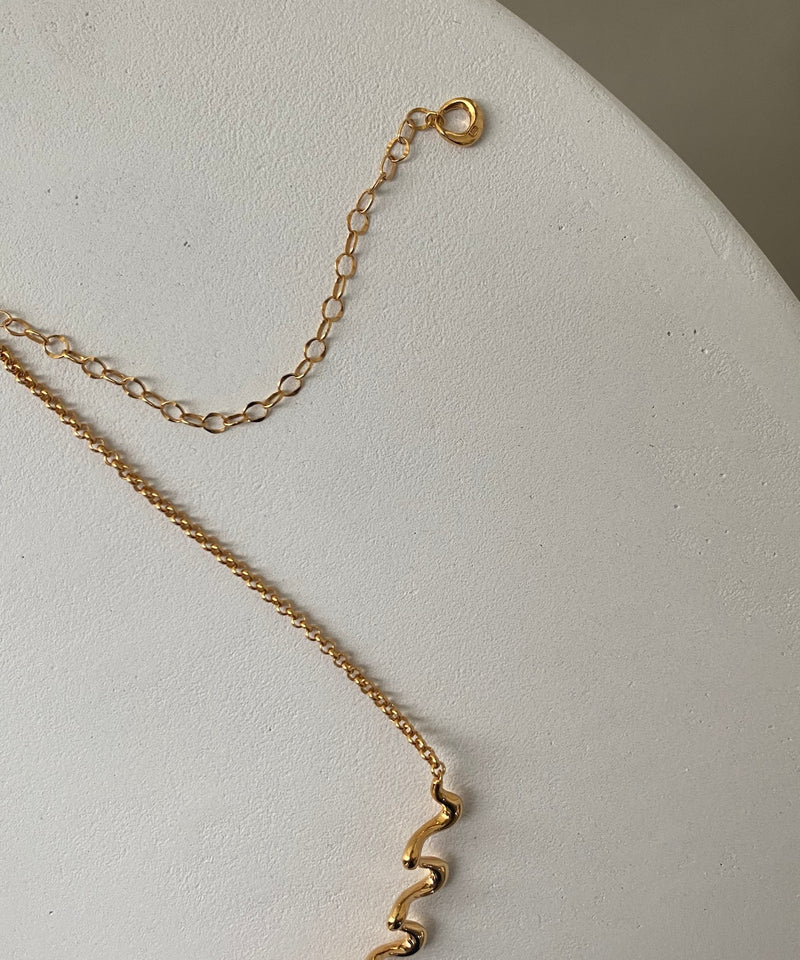 Body Wave M Necklace
