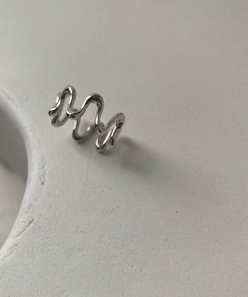 Body Wave M Ring